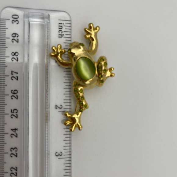 Vintage KC Brooch Gold Tone Frog Green Faux Cat Eye Jelly Belly Green Rhinestone - Picture 8 of 8